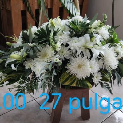 Arreglo de 27 pulg. flores mixtas (con listón incluido)