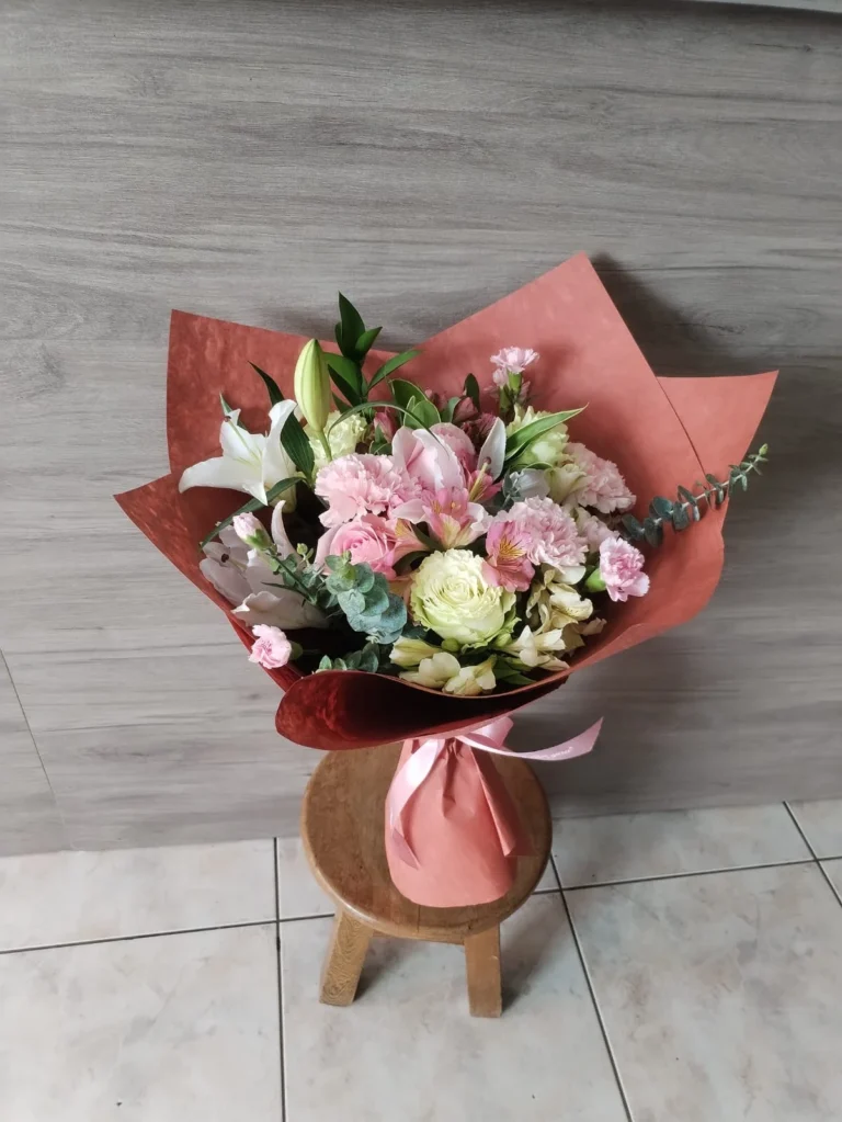 caja de 12 rosas - Floristeria Linda David, Chiriqui