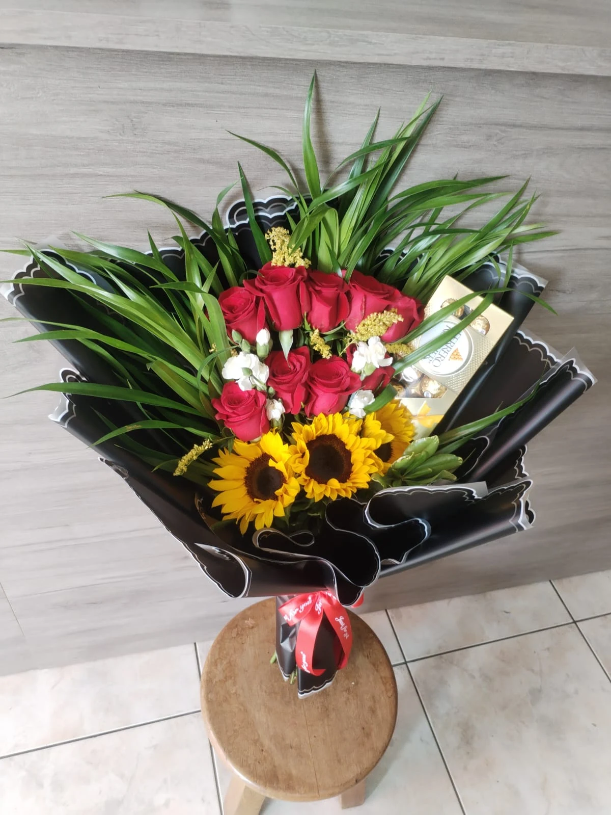 decoración de rosas rojas para cumpleaños - Floristeria Linda David, Chiriqui