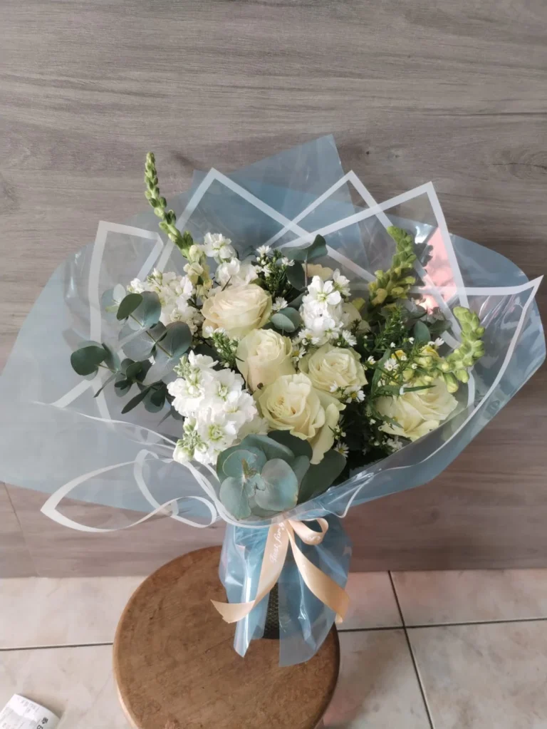 rosas blancas de listón - Floristeria Linda David, Chiriqui